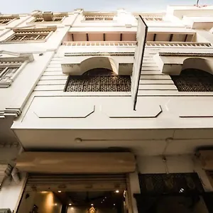  Hotel Aakash Ganga